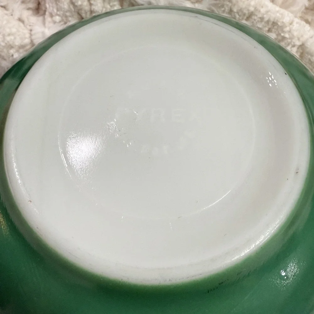 Vtg 1940's Pyrex‎ Green Primary Mixing Bowl  No Number Original (2 1/2 Qt.) Bowl